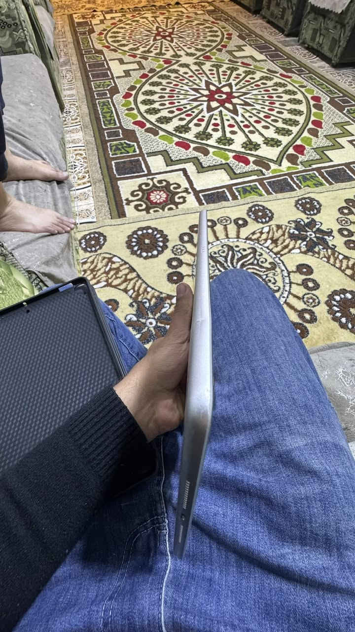 ايباد ٩
ايباد 9 
كامل ملحقات شاحنه وكرتونه  بي فطر بل كلاس ممبين ولا مئثر مثل مموضح بل صوره 
السعر200 وبيً مجال قليل 
ديالى بعقوبه 
***********
