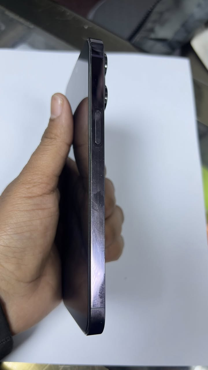 السلام عليكم 
ايفون 14 برو ماكس 
لون بنفسجي 
الجهاز نظيف جداً ما مفتوح ولا مبدل بيه شي 
وتر بروف 
الذاكرة 256
البطارية 76

للتواصل 
***********
