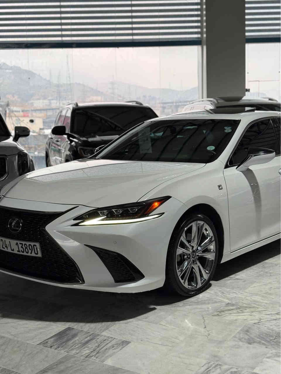 لكزز F SPORT  ES350  2021 

Full مواصفات 
السياره كفاله من الصبغ 
بيها فقط PDR  بالجاملغ 

ماشيه 31.000M
‎سلايت 
داتا شو 
سماعات Mark Levinso
كشنات تبريد وتدفئه 
كشنات ميموري وكهرباء
لايت 3 عدسات 
صندوق كهربائي
وضعيات قياده  سبورت  وايكو ونورمال 
شفتات ستيرن 
رادار امامي خلفي 
نقط عمياء 
تحديد مسار 
كيج الكتروني 
اوتو هولد
هاندبريك بصمه 
وبعد بيها مواصفات 

السعر. 385 ومجال بسيط 

السياره لوك جديده 
وشايف خيرها للي ياخذها 

مكان دهوك 
***********
واتساب دهوك, العراق
