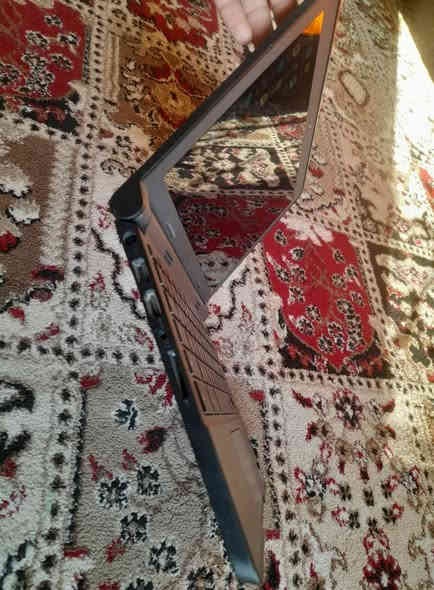 سلام عليكم 
لابتوب دل 
الموصفات ذاكرة32 رام 4ccd  
منفاذ يو اس بي 2
منفذ عرض علة شاشة تلفزيون 
منفذ رام+منفذ سماعة 
لابتوب نضيف لبيع سعر 60الف خاص او اتصل ***********
