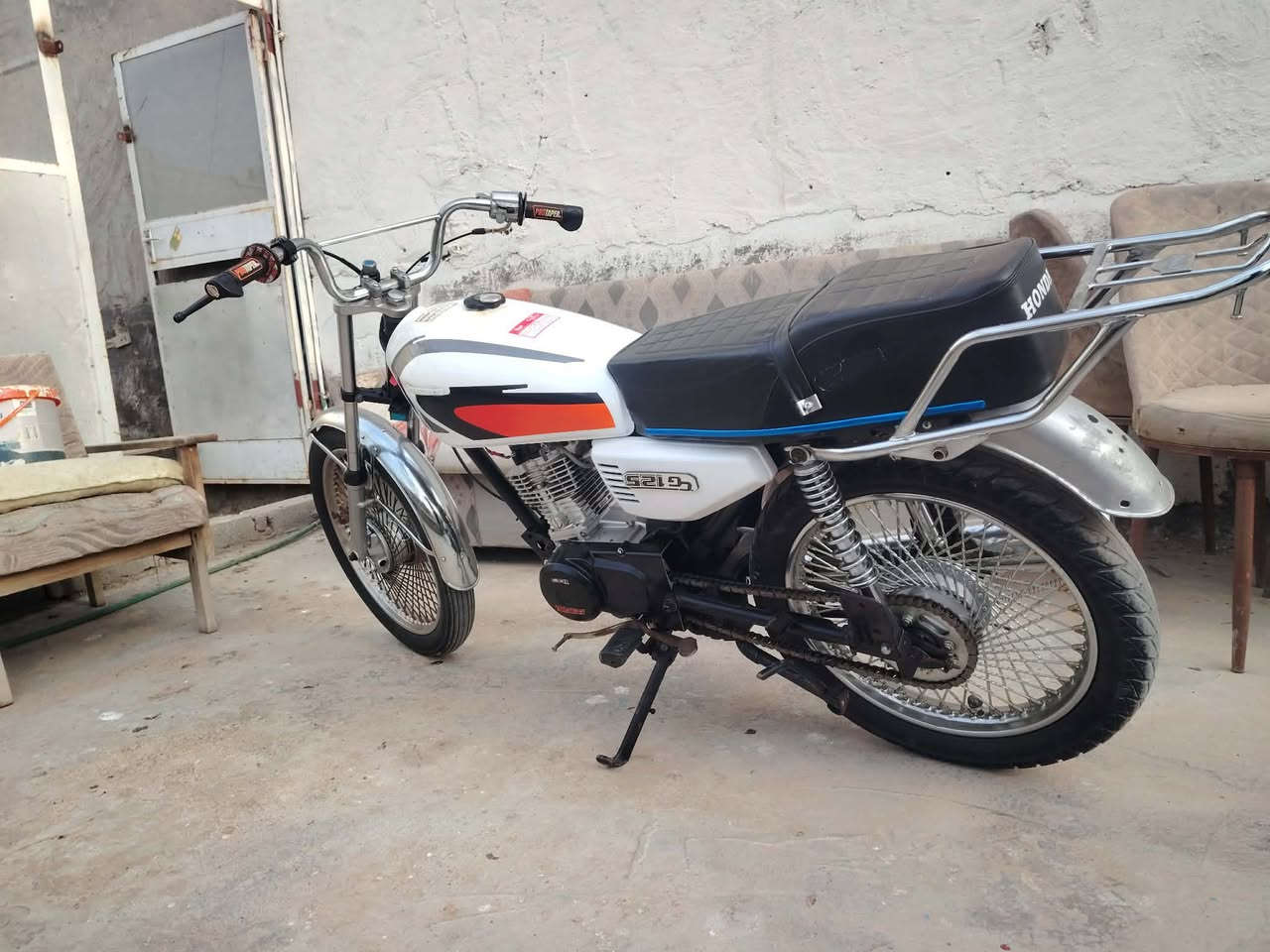 السلام عليكم
للبيع تايكر 2017  مكينه مكفوله من كلشي الدرجه نظيفه  مكان ديالئ الخالص  الشراي يتصل ‭0790 388 8648‬
