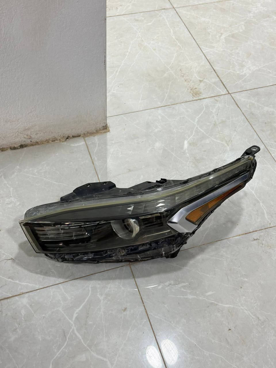 السلام عليكم
زوج لايتات فورتي 23 24 اصليات تفصيخ 
وتك لايت تجاري صفحه اليسره 
للبيع 
اي استفسار الإتصال


**إذا كنت صاحب هذا الإعلان وتريد حذفه لأي سبب، رجاءا أرسل رسالة إلى الدعم الفني**