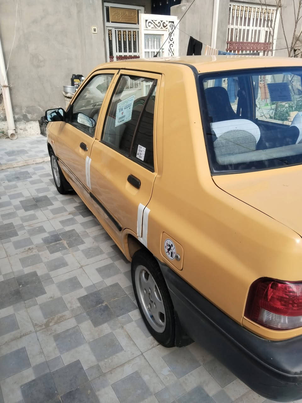 سلام عليكم.  سايبه م 17 كفاله من الضربه والصبغ والمعجون مكينه گير مكفولات گهربائيات كلها شغاله حداديه جديده قبل يومين مكان مصفره هيئه وغرامه مكان السياره ديوانيه الإتصال ***********.   السعر ٤٢.
