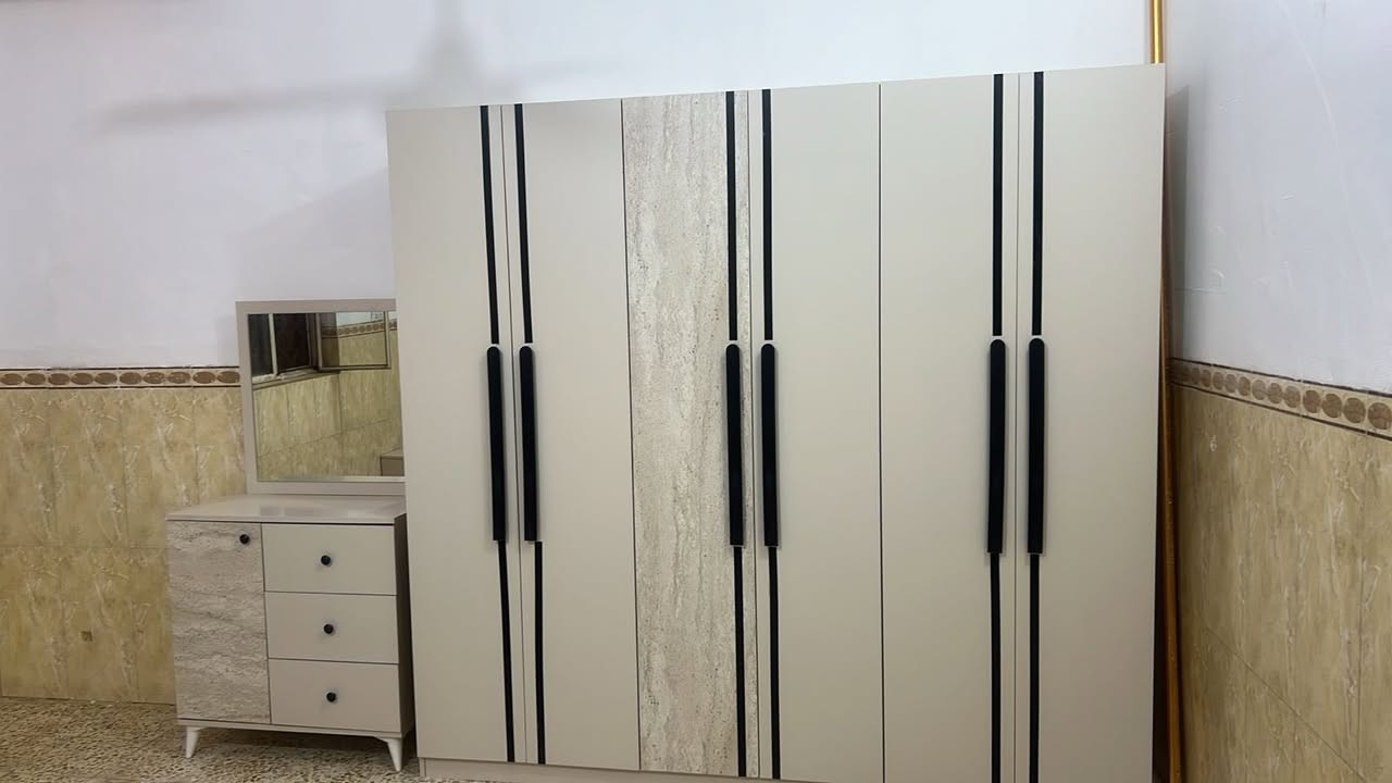 غرفة  نوم جديده للبيع  اخذناها وطلعت صغيره عالغرفه اخذناها 680 الف 600 نبيعها وبيها مجال


**إذا كنت صاحب هذا الإعلان وتريد حذفه لأي سبب، رجاءا أرسل رسالة إلى الدعم الفني**