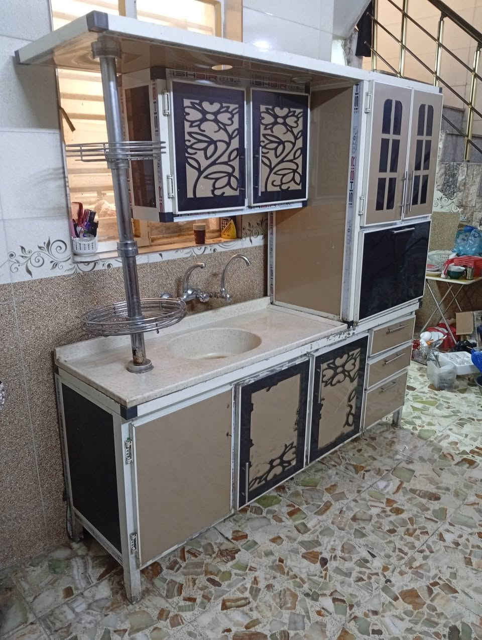 كاونتر للبيع السعر 250 الف وبي مجال
العنوان بغداد حي العامل ***********
