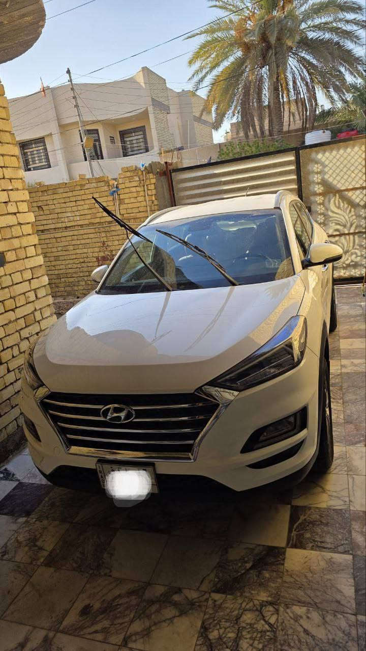 توسان موديل 20
خليجي محرك 2000
كفالةعامة 
رقم بغداد 
كمرتين خمس عدسات 
ماشية 83 الف

***********
***********
