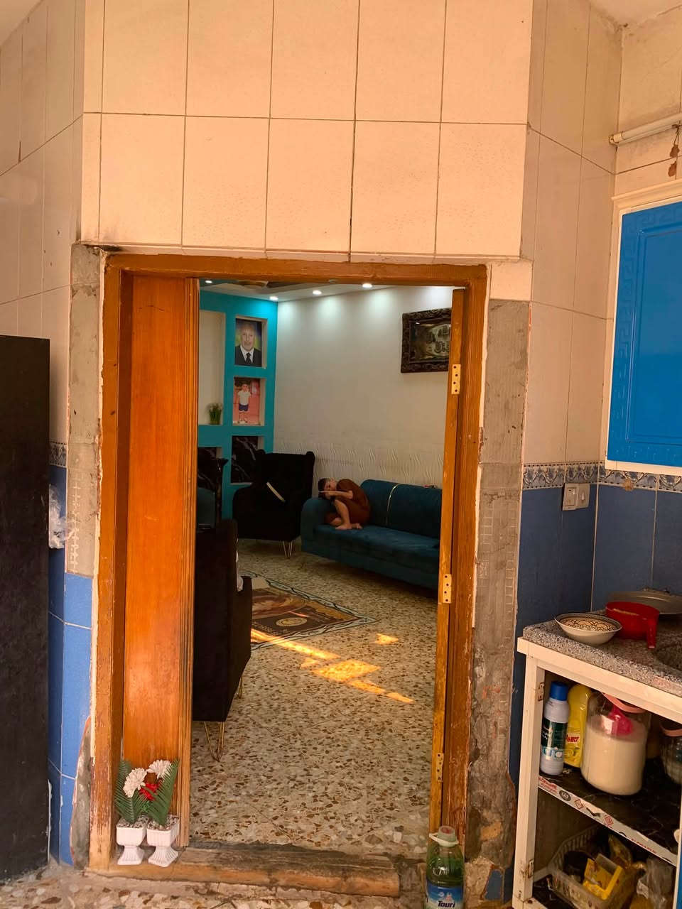 بيت للبيع مساحته 100م
10*10 طابقين يحتوي على 3 غرف نوم واستقبال ومطبخ وخدمات شارع تبليط مكانه حي السلام قرب مستوصف حي البساتين نوع العقار سند اصفر بيع مستعجل للاستفسار  الاتصال على ***********
