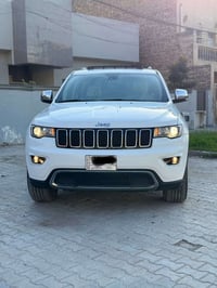 كراند شيروكي ليمتد • ٢٠٢٢ • طخه بالباب