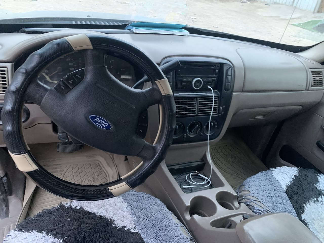 السلام عليكم فورد اكسبلور مديل 2004 أمريكي مكينه محور ياباني 3000السياره نظيفه وحلوه السياره لونه جارد رقمه بغداد مكانه كربلاء تجي وتشوف معروضه 65 وبيه مجال رقم الهاتف ***********
