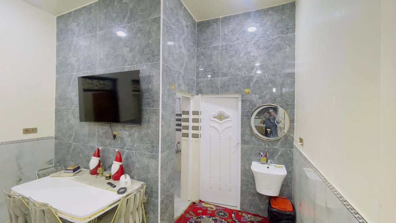 🏡 بيت زراعي للبيع 🏡
📍 الفضليه – شارع البيطره
يبعد عن الشارع العام 150 متر فقط

📐 المساحه : 230 متر

✨ بناء حديث جداً درجه أولى
🧱 الطابوك كونكريت

🔹 يتكون من:
• غرفتين
• ديوانيه
• صاله
• مطبخ
• صحيات داخليه وخارجيه
• ساحه كبيره
• ترك داير للبيت

💰 السعر : 62 مليون
🔥 السعر جداً جداً مناسب وبيه مجال للشراي

📞 للاستفسار والتواصل:
ابو امير : ***********
منتظر حازم : ***********

🏢 نستقبل كافة العروض الطابو والزراعي بيع وشراء
في جميع مناطق سوق الشيوخ
📍 مكتب الأمير للعقار – حي الجوادين قرب الصيدليه مباشرتا
