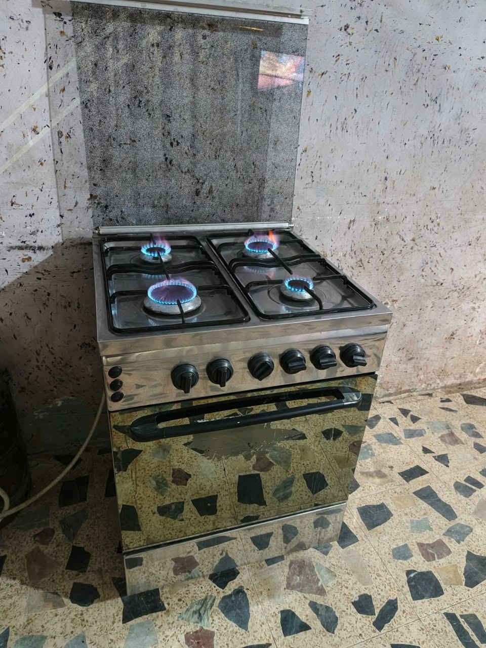 كاونتر نضيف 220 والطباخ الكبير 220 والزغير 120بغداد جسر ديالى موجود توصيل


**إذا كنت صاحب هذا الإعلان وتريد حذفه لأي سبب، رجاءا أرسل رسالة إلى الدعم الفني**