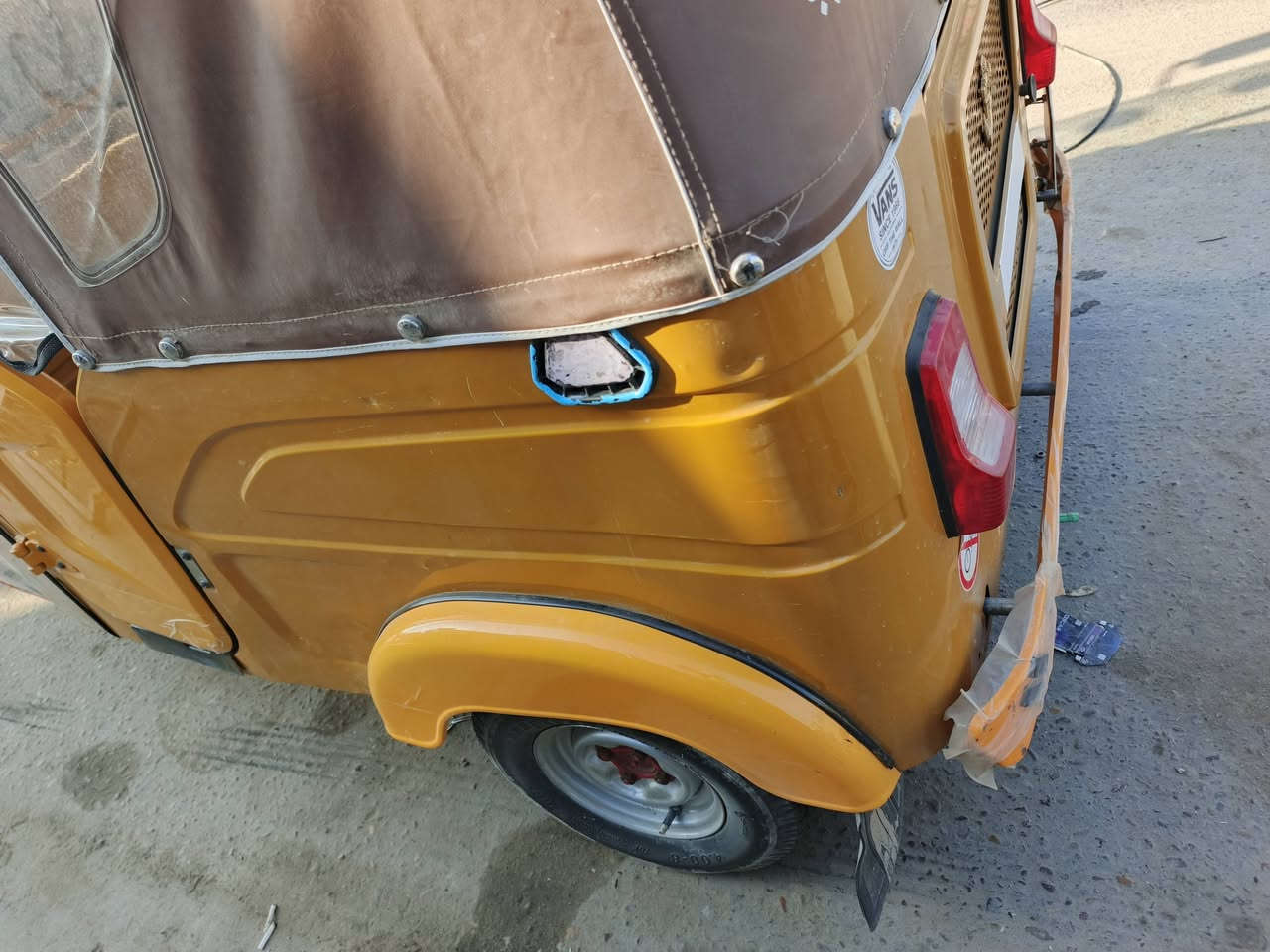 سلام عليكم تكتك للبيع 2021شهر 5 رقم وسنويه تحويل ثاني يوم كفاله عامه العنوان كربلاء  السعر 7250 وبيها مجال ***********
