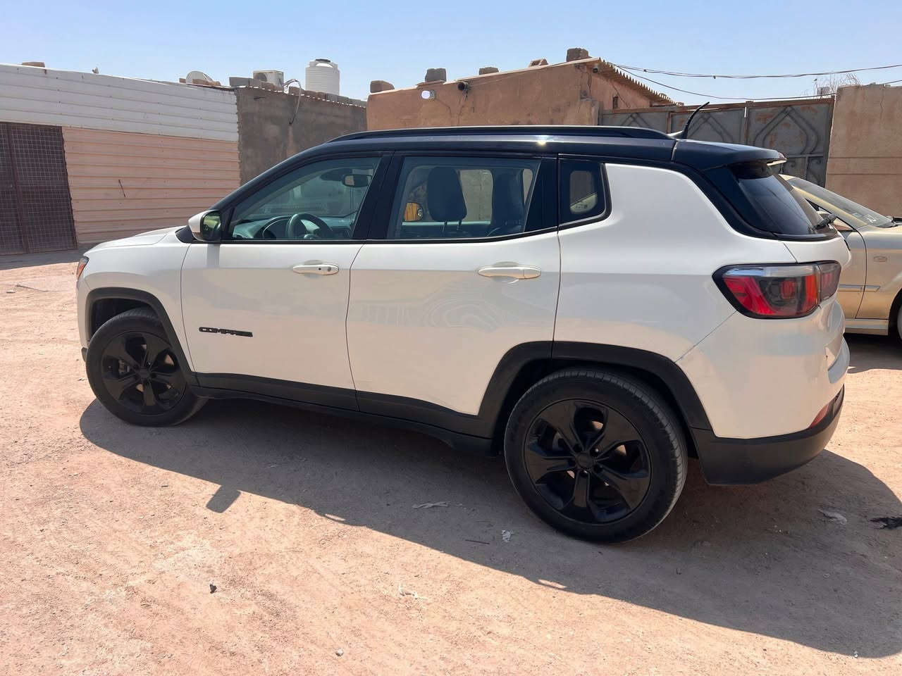 جيب كومبارس موديل 2019 ابيض وسقف اسود
دخول تقرير بالعراق صار بيها بار كد شبر بالجاملق خلف السايق وسويته 
المواصفات 
- [ ] بانورما طويلة 
- [ ] اوتوهولد توقف تلقائي لتوفير الوقود 
- [ ] شاشه كار بلي 
- [ ] لايت زنون 
- [ ] كشاف يشتغل تلقائي عن الانعطاف
- [ ] تدفئ كشنات 
- [ ] تبريد قطعتين 
- [ ] محرك 2400 حجمه تنفس طبيعي يعني بانزين عادي اوً محسن مو مشكله 
- [ ] رقم جديد سنويه جديده هزه جديده تحويل ثاني يوم 
- [ ] غرفة نظيفه بلاديه سياره حلوه مال بيت 
هاي تفاصيل الي بيها وباقي تروح تفحص وبالخدمة 
سعرها 132$ وبيها مجال مكاني البصرة الزبير سكن البتروكيماويات 
استفسار ***********
