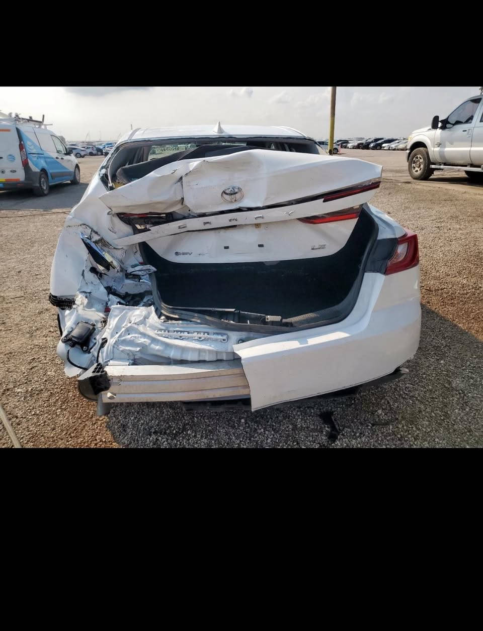 كامري موديل 25
حادث خلفي بدون ارباك السياره حاليا بالميناء ام قصر 

ترهم كتاب شهداء السعر 152$ بفاتورته بسبب الكمرك 

***********

***********
