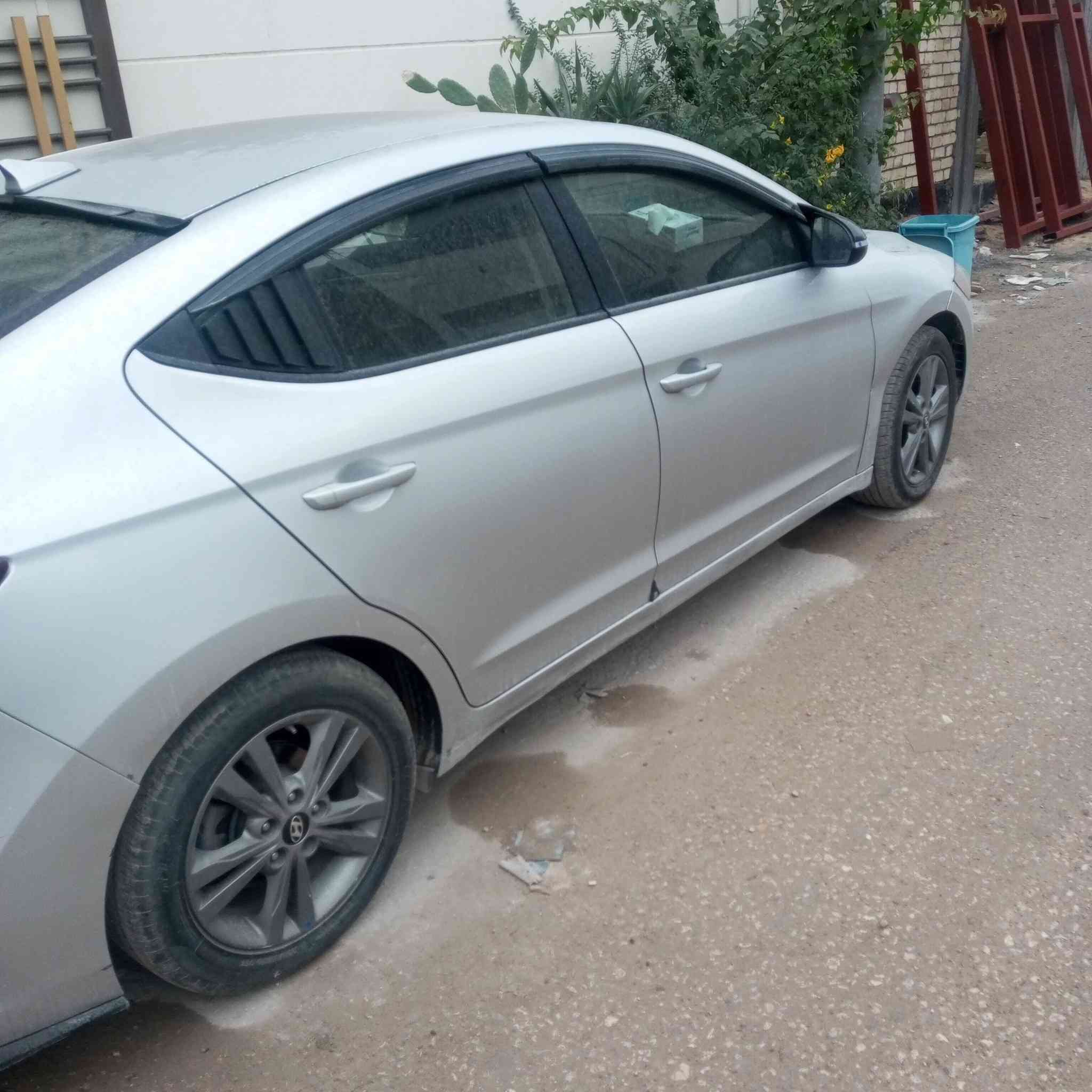 السلام عليكم.النتر امريكي موديل 18بغداد باسمي لون سلفر بيه صبغ البنيد والدعاميه  نفسهم .تحكم استيرن جهتين شاشة اعطال رادار جانبي كامره دواره سياره حلوه بيه مكانات بارد مامصلحهن السعر 128وبيه مجال للشراي موبايل ***********
