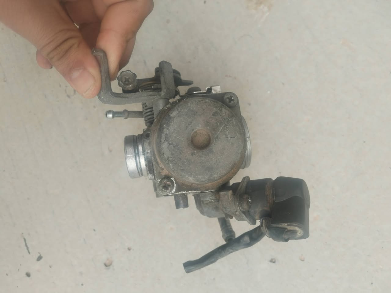 سلام عليكم كابريتر بوليس مال تفصيخ شغال كلشي مابي البيع قيم واخذ مكاني بغداد الشعب ***********
