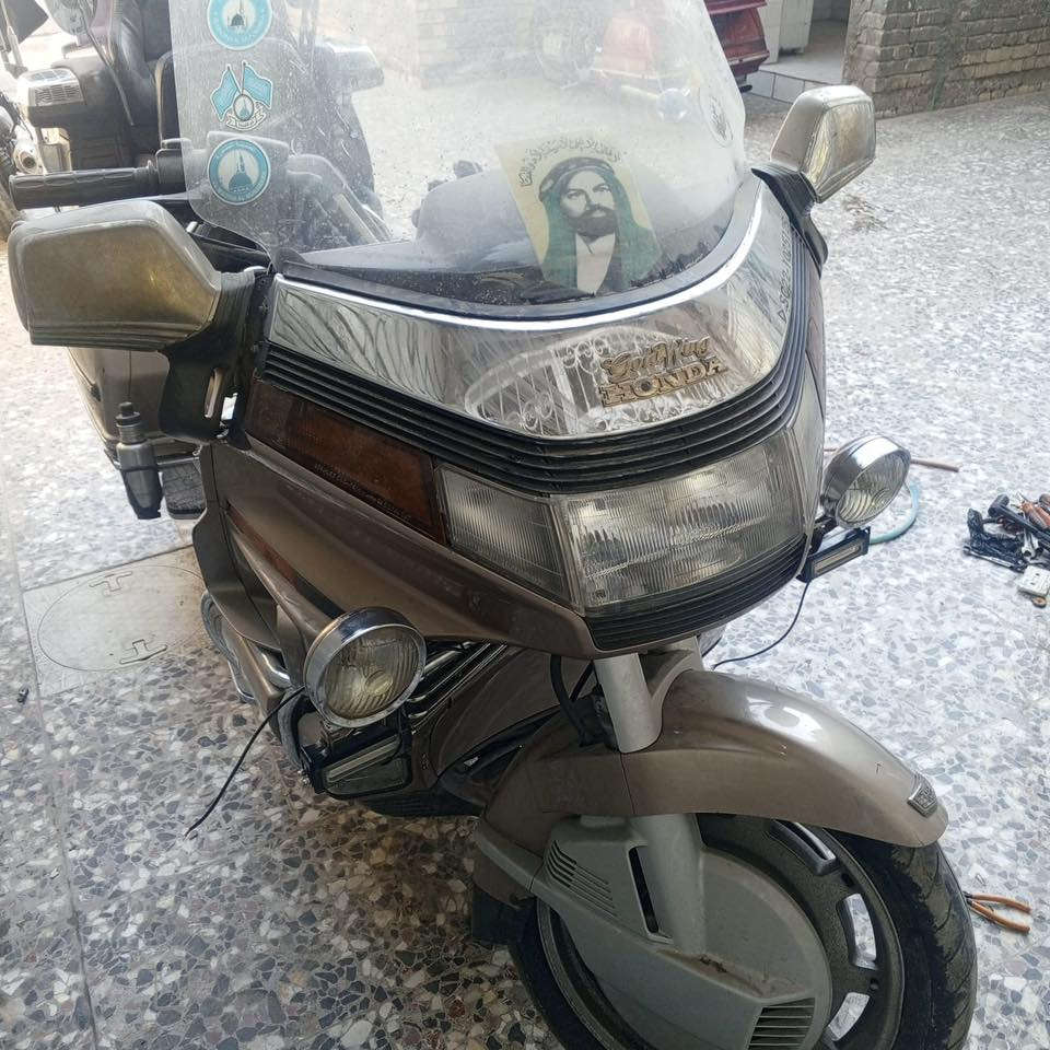 سلام عليكم  
 كولد وينك مديل 1988
دراجه سستم صوت كامل 
دراجه مكفوله  برغي ممفتوح منها 
واضح بل صور يمك. 
رقم وسنويه. بغداد تحويل ثاني يوم 
   عنوان بغداد بلديات ***********
