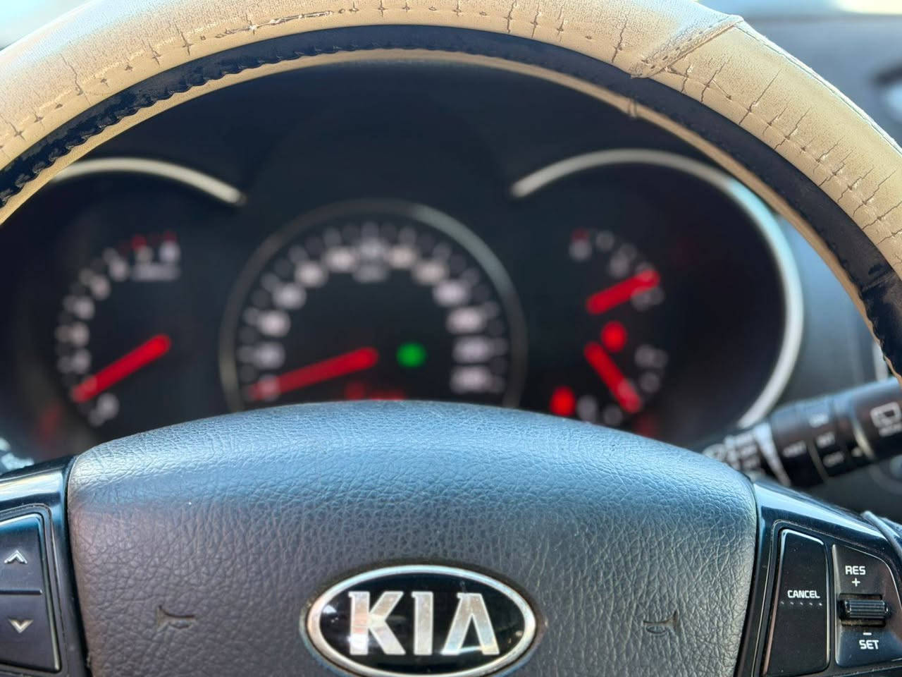 كيا سورنتو موديل ١٤ فول مواصفات عده الفتحه ماشيه 162 كيلو متر مكفوله كفالة عامة من الصبغ التبديل سياره جديده ونظيفه محرك سته سلندر السونار مرفق بالمنشور سعرها ٢٠٥ ورقه وبيها مجال الاتصال على الرقم *********** مكاني كوت الشهداء ***********
