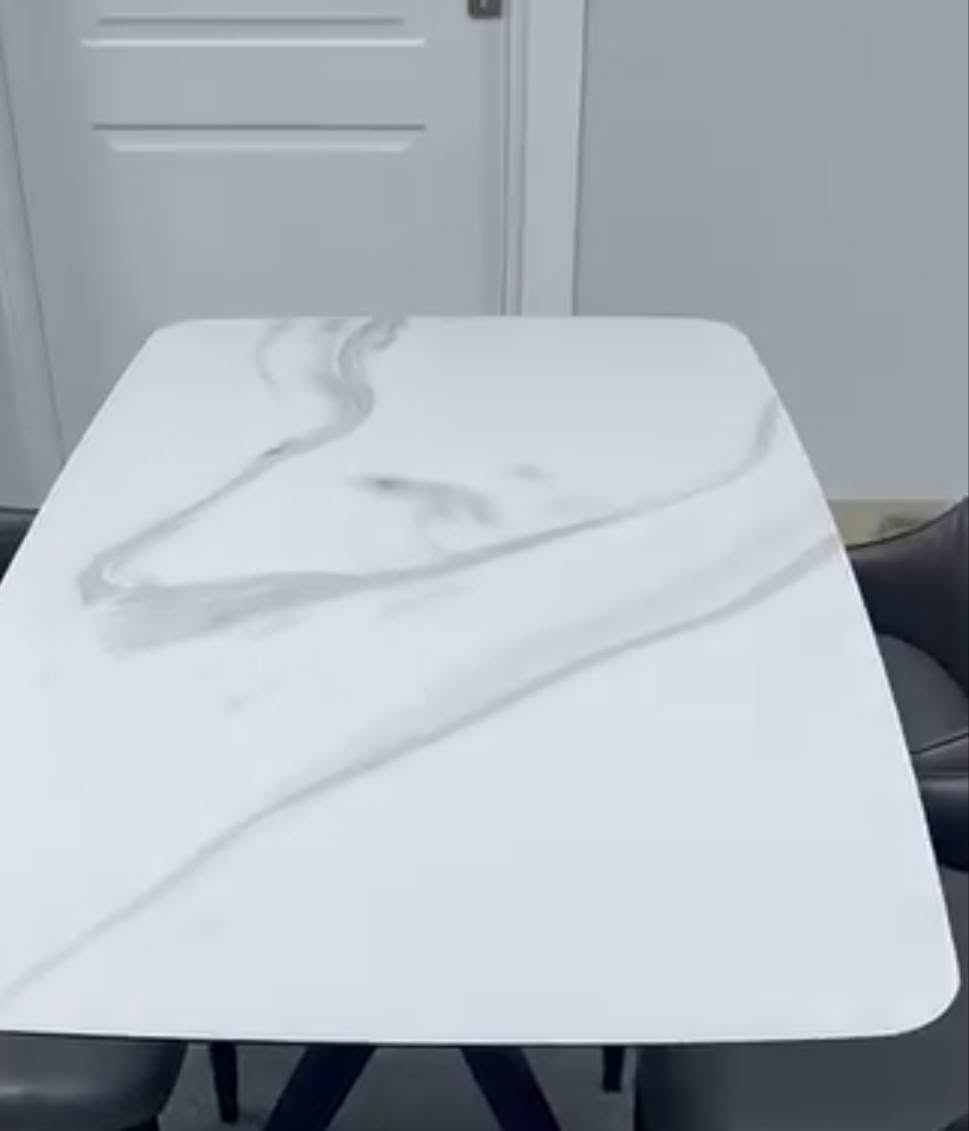 ميز طعام جديد ويا اربع كراسي جديد ونوعية قوية جدا اشتريته  ٤٠٠  وابيعة ب٢٠٠  مكاني بغداد الكرخ  ***********

