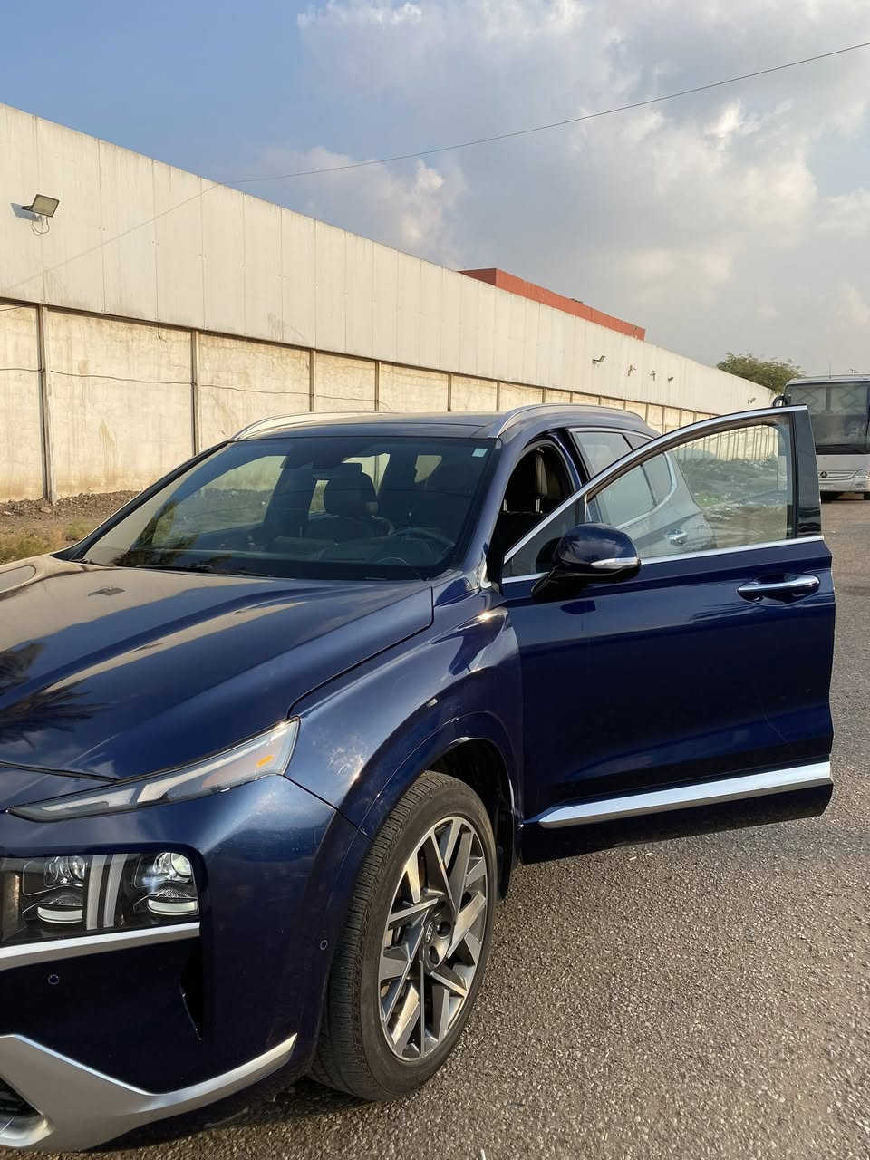 السلام عليكم اخوان سنتافي 23 كالكرافي
سياره فول مواصفات اعلى فئة بالسنتافي 
حادثه خشم البنيد وهلال جاملغ الايسر 
سياره ب اسمي رقم بغداد 

العنوان بغداد حي العامل 

***********
