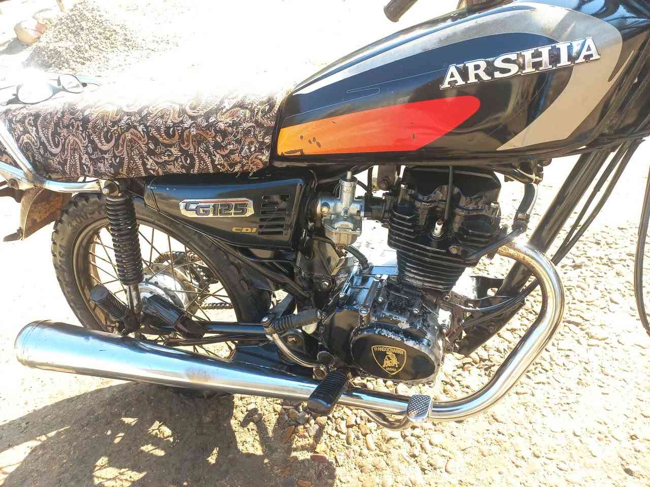 السلام عليكم ... دراجه ارشه بلادي موديل ٢٠١٤ محرك اسود برفاس .. بدون أوراق.. أوراقها ضايعه .. النظافه مثل ما واضح بالصور.. السعر ٣٠٠ الف وبيه مجال.. مكان بابل السياحي .. الاتصال على الرقم ***********
