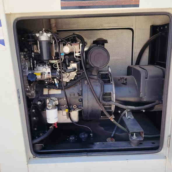 السلام عليكم ورحمه الله
للبيع
مولدة بيركنز إنكليزي 
3سلندر 60كيفي
كاتم سوبر سايلنت 
بلادي وضمان ع حمل 
للمزيد من التفاصيل لاتصال أو المراسلة 
*********** ابو شهم الزبيدي 
بغداد عوريج
