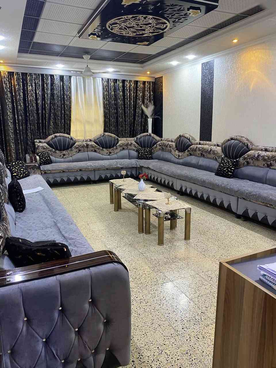 بيت للبيع 
موقع جدا مميز قريب على المدارس والجامع والمستوصف

وخدمات فول ماء وكهرباء 

منطقة القادسية الثانية مجاور مدرسة زهرة المدائن للبنين

مساحة البيت ٢٢٠م 

البيت يحتوي على طابقين بناء قديم محدث الطابق الأرضي

يحتوي على أربع غرف نوم

الطابق الأول يحتوي مطبخ وهول واستقبال وصحيات وغرفة نوم ورهرى تحت الأرض صالحة تكون غرفة نوم

الطابق الثاني يحتوي صحيات وهول وثلاث غرف نوم كبيرة وبيتونا

سند طابو الزهور شرط التحويل للاستفسار الاتصال على الأرقام التالية

***********

***********
