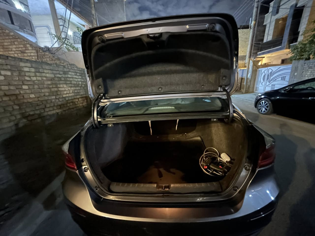 السلام عليكم من رخصة مدير الكروب سيارة هوندا انسايت موديل 2022 السعر 140 $ وبيها مجال قليل حك الجيك وبالخدمة وارد امريكي الضرر الباب خلف السائق والجاملغ فقط راسلني ادزلك صور الحادث  المواصفات 
رادارات جانبية
مثبت سرعة
دخول ذكي
تشغيل عن بعد
حساس جامات 
مانع انزلاق و مواصفاتها هواي ممشى السيارة 35ميل 
للتواصل *********** والرقم يوجد ايضا تواصل واتس
