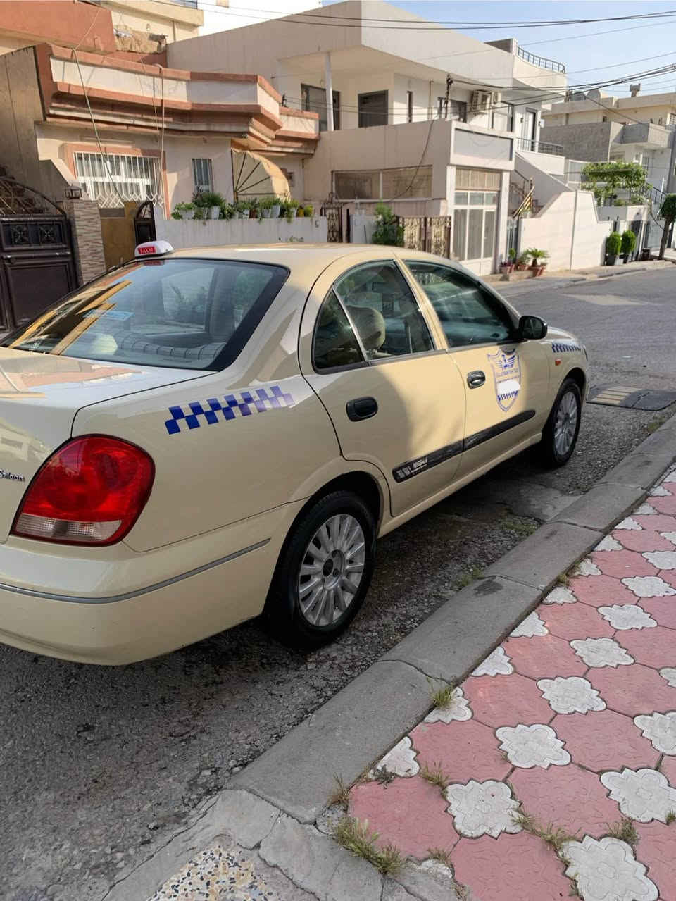 نیسان سه‌نی 2009 ١پارچه‌ی بۆیاخه‌ سه‌نه‌ویتازه‌یه‌ پێشو دوای كه‌پسه‌ سه‌یاره‌كه‌ جوانه‌و مالی دۆسته‌
*********** السليمانية, العراق
