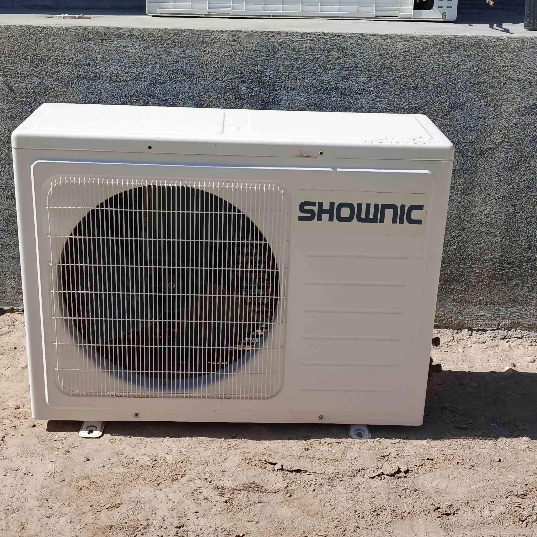 سبلت shwonic جداري طن ونص للبيع 
نظيف جداً فقط يحتاج غاز شحن 
السعر ٢٧٥ وبيه مجال بسيط 
للاستفسار ***********
