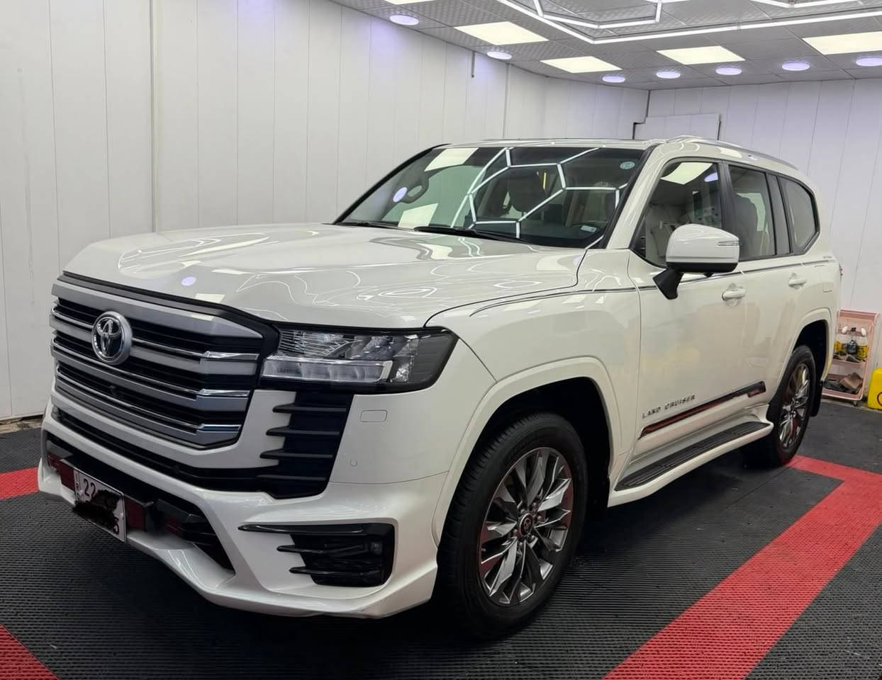 تويوتا لاندكروز  2024لمتد
LAND CRUISER 
المواصفات: خليجي  فول مواصفات ١/١
السيآرة مكفول من الصبغ البآرد التبديل 
سلايد(فتحة قمارة)
ماشيه 60.000 الف
4 كامرت 360
6سلندر محرك (4000)
كرسي اثنين كهرباء
شاشة اصلية تطبيق 
تشغيل عن بعد
#صندوك_كهرباء
دبل ماوس
دوسات ليزرية كتابة LAND CRUISER
فول تحكم استيرن جهتين
إستيرن صاج 
دواخل صاج
ثلاجة
نظام اقتصادي بانزين ECO
دبل حساس (امامي+خلفي)
دبل لحية (امامية+خلفية)
مري كهرباء شفط
اشارة بالمري
إشارة تمشي
بك لايت ضبابي
زراك لايت
مدخل 
‏BLUETOOTH 
‏AUX
‏USB 
‏HDMI
‏I pod
الاستفسار ***********
