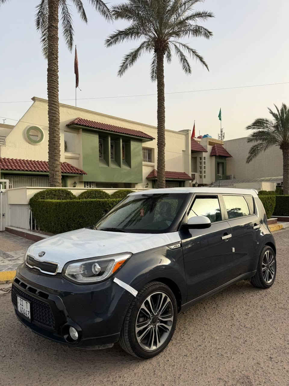 سلام وعليكم كيا صول موديل ٢٠١٦ الحادث امريكه بنيد فقط
وهنا بل العراق صار بيه بابين وجاملغ اثر شخط بدون دواخل
وسونار مرفق بل منشور وكلشي واضح كدامك  
فول مواصفات عد الفتحه ولبصمه 
تو كلر يعني قماره بيضه بلاديه 
مكينه ٢٠٠٠  مكفوله
 لاتبخير لاتنقيص مكفوله
شاشه اصليه كامره دواره 
كشن السايق كهرباء 
كشنات جلد اصلي داخل لونين  وبعد بيه هواي مواصفات 
تحكم ستيرن 
ويل جبير 
سياره ماشيه حقيقي ٩٠ الف 
 رقم بغداد نكليزي تحويل ثاني يوم هزه جديده 
سعر (105) وبيه مجال حك جيه
مكاني بغداد الرصافه 
*********** الشراي يتصل
