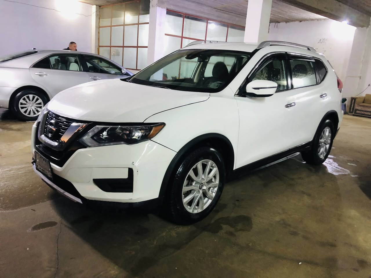 السلام عليكم ورحمة الله 
للبيع نقداً 
نيسان روج موديل 2019 
مواصفات SV (بصمة تشغيل وابواب ، جنطة كهرباء ، تدفئة كشنات ، تشغيل عند بعد وباقي التفاصيل ) 
حادث بسيط صبغ قبق صندوق فقط 
صور الضرر مرفقة مع المنشور 
محرك ، كير مكفول 
تايرات وصدر جديد 
ماشية 130 الف ميل 
مكانها صلاح الدين / العلم 
السعر 168 قابل للتفاوض 
***********
***********
