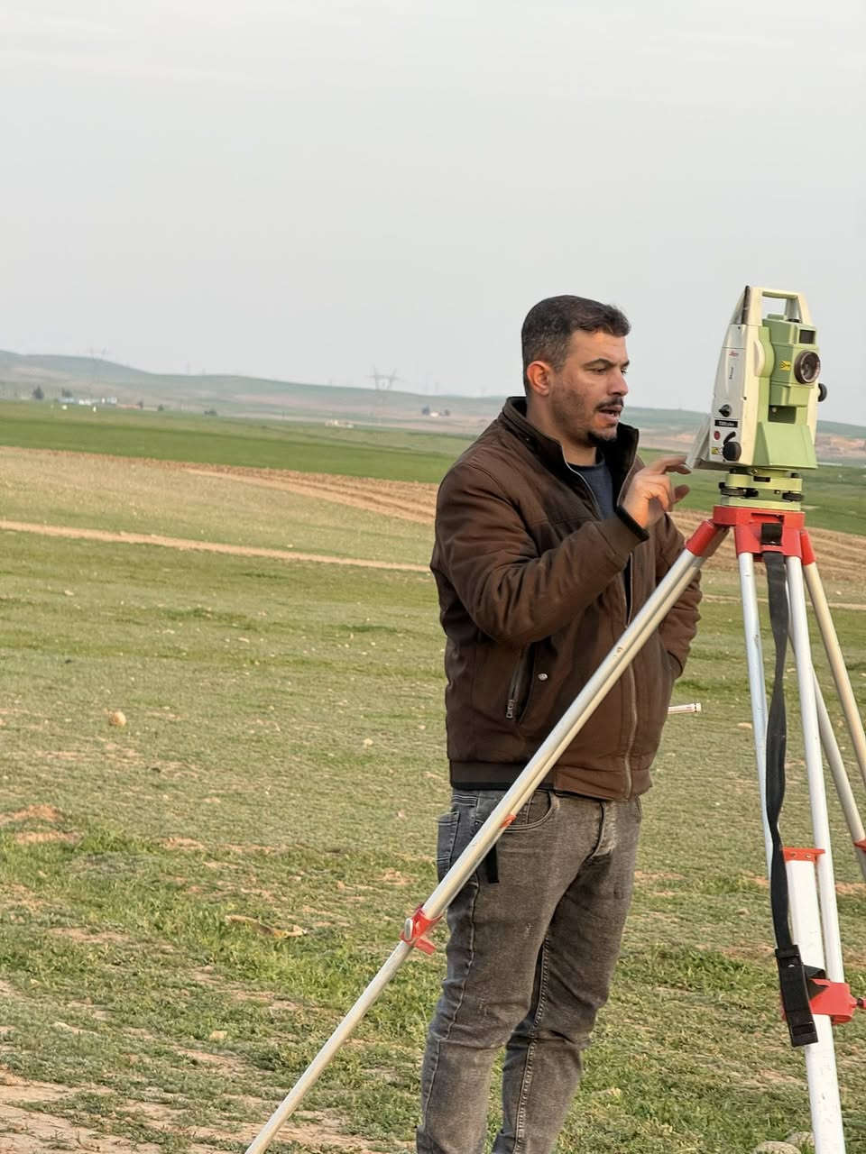 قسم من أعمال #مكتب_قمة_الإتقان_الهندسي في الموصل في بغداد مستعدون لتنفيذ كافة الأعمال المساحية داخل بغداد والموصل وجميع المحافظات، باستخدام أجهزة دقيقة وبإشراف كوادر هندسية متخصصة. 

🔧 خدماتنا تشمل:

•يوجد اجهزة مساحة للإيجار DGPS ,Level , Total Station 
•اعمال التسوية 
 • مسح حدود الأراضي
 • إعداد ورفع المخططات
 • التقسيمات وفتح الشوارع
 • تأشير الأراضي وتنفيذ الأعمال الميدانية

📞 للتواصل والاستفسار:
 مهندس محمد ***********
