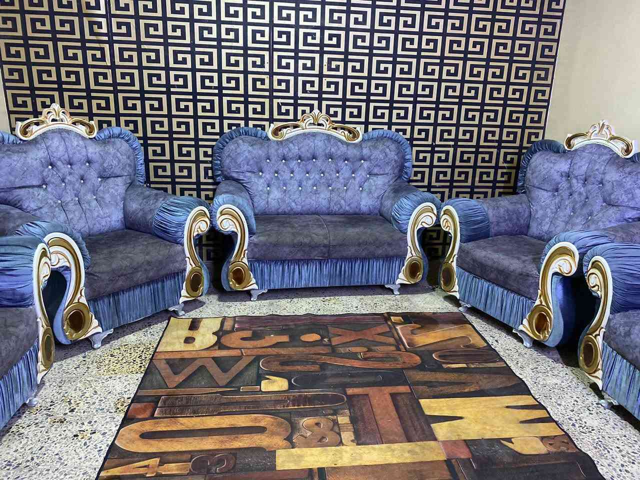 تخم ملكي 10 مقاعد رصاصي نضيف ستعمال قليل ب 325
*********** بغداد, العراق
