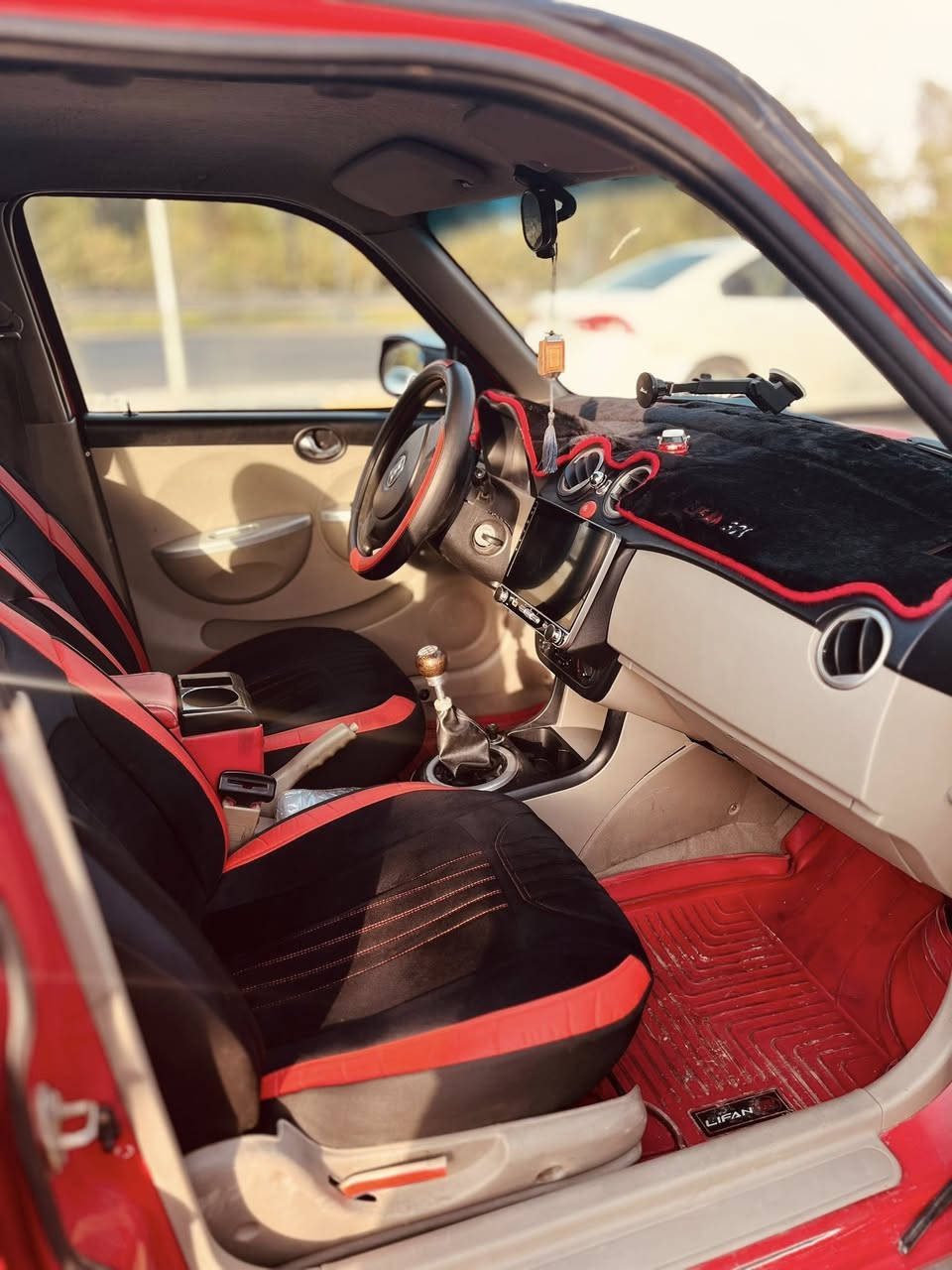 يالله ليفان 320
موديل 13.رقم بغداد دولي مسطره

سنويه جديده سيارة باسمي تحويل مباشر

كفاله عامه عدا باب واحد خلف السائق

محرك وكير وكلج جديد لوك 

تبريد تدفئه شغاله شرط

حداديه امامي وخلفي جديده بلكارتون 

سياره عليه ادامه كامله منظومة البانزين

ادامه منظومة المي بعز صيف حماوته ٤

تخم تاير جديد

لايت جديد منضومة زينون بل كامل

كشافات جديد

غرفته جدا نظيفه 

منضومة سماعات وشاشه 

سيارة ما ناقصها كلشي

  لـ معرفة السعر💲
تواصل على الرقم
0771 979 0636🤳
0750 719 2054🤳
              واتساب
