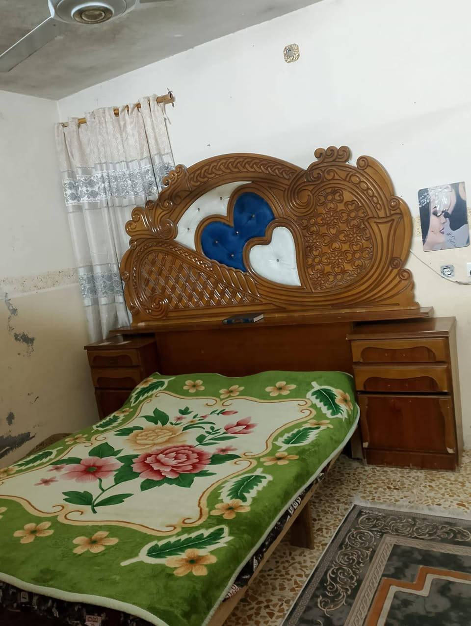 ***********
للبيع
