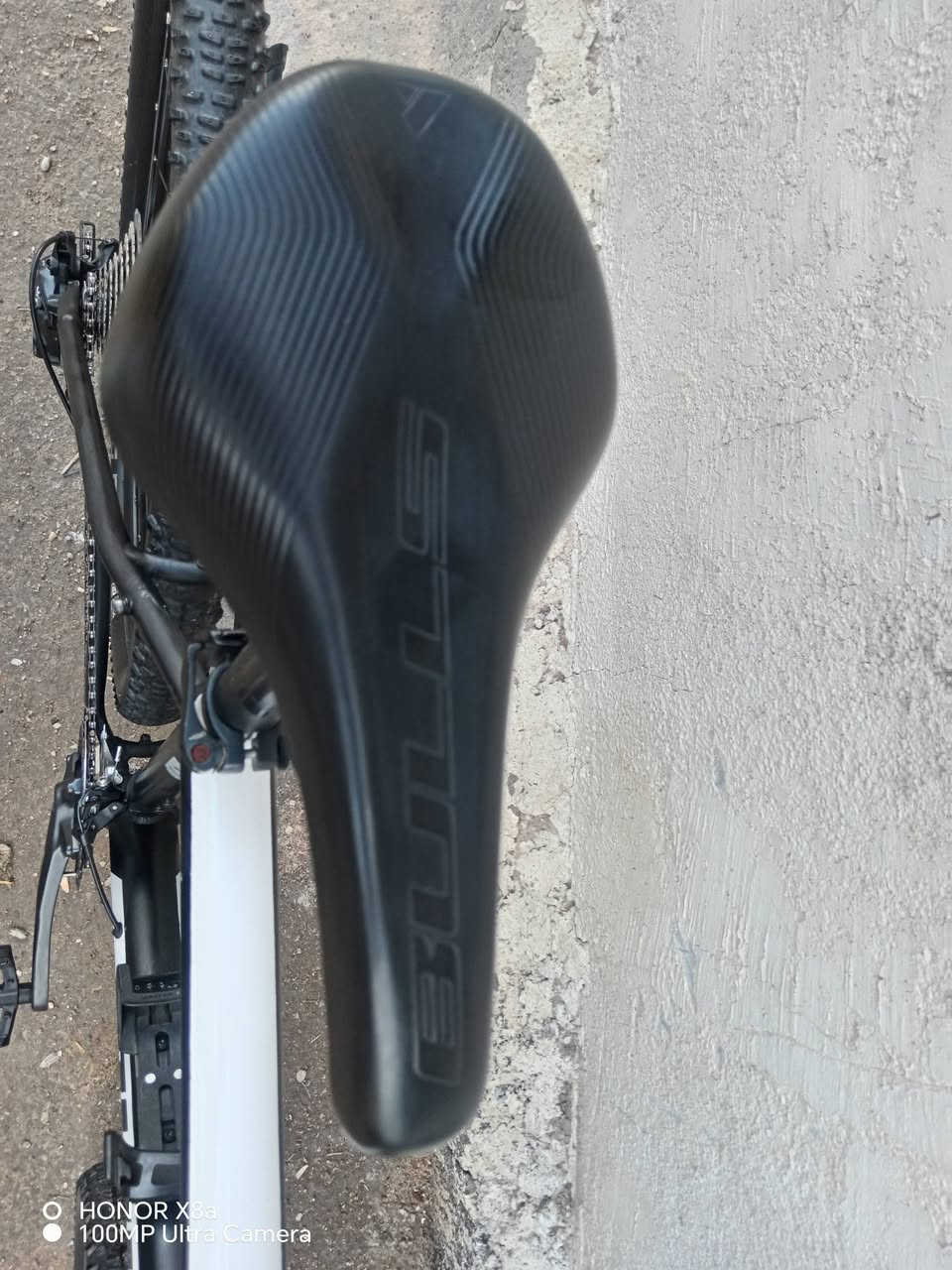 سلام عليكم دراجه هوائية ماركه BULLS وارد ألماني.   حجم 27.5 قياس لارج. دبل هواء ROCK SHOX سيت كروب Deore 2*11   **ستيرن وكشن وبوري سرج وبايدرات كلهن ختم واحد BULLS ويلات شفت بولبرن. اطارات شولبي السعر عالخاص للجاد بالشراء


**إذا كنت صاحب هذا الإعلان وتريد حذفه لأي سبب، رجاءا أرسل رسالة إلى الدعم الفني**