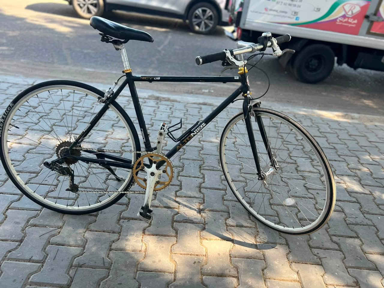 سلام عليكم شباب بابيسكل c700 للبيع ياباني حاويه غير مستخدم   كله بلادي من تاير التاير تجي وشوف بعينك ماركه مالته معروفه ALTON BIKE المعروفه معدن البايك انمنيوم وزنه خفيف جدا  الكير مالته 8 من شركه اسرام. كذالك العكرب هم شركه اسرام بايك كله بلادي ويخبل كل نقص مابي  
اي استفسار تصال 
***********
مكاني بغداد
