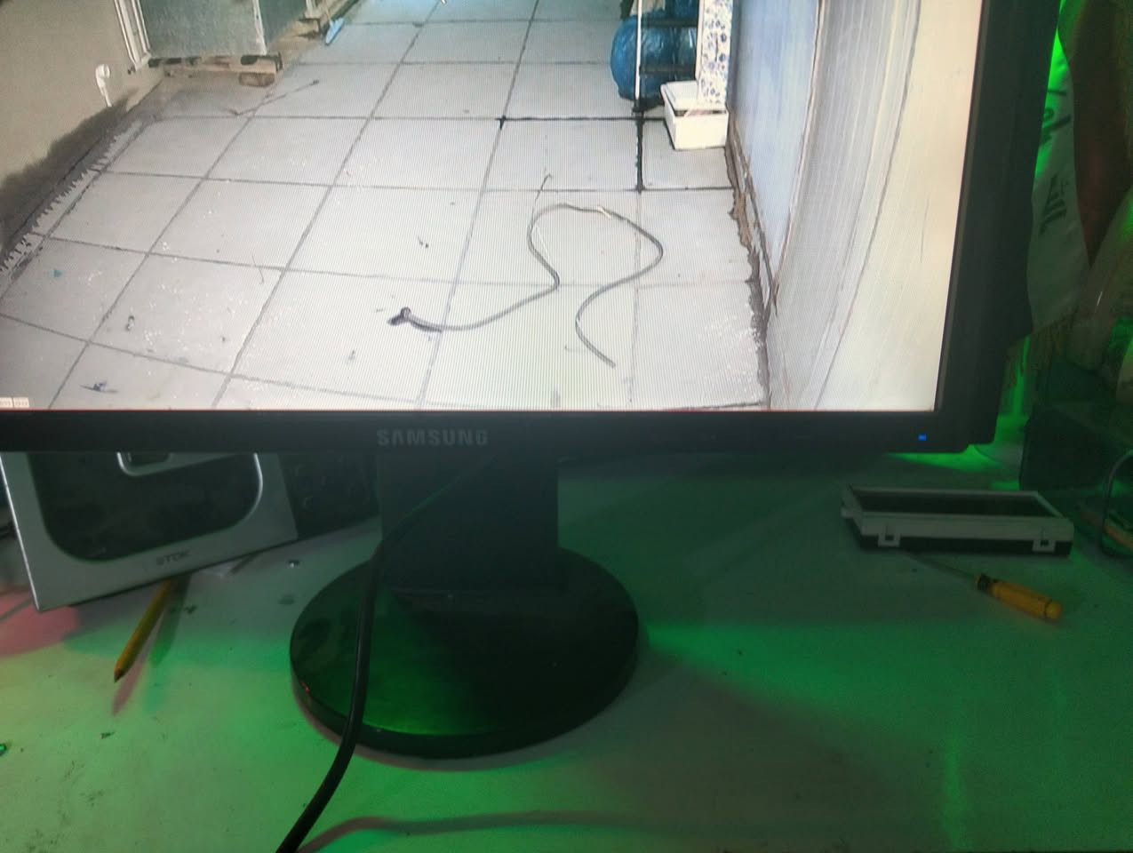 للبيع 
شاشة حاسبة سامسونك
حجم 17 لمس
تصلح كذالك عرضة الكاميرات المراقبة عليها
بغداد
***********
