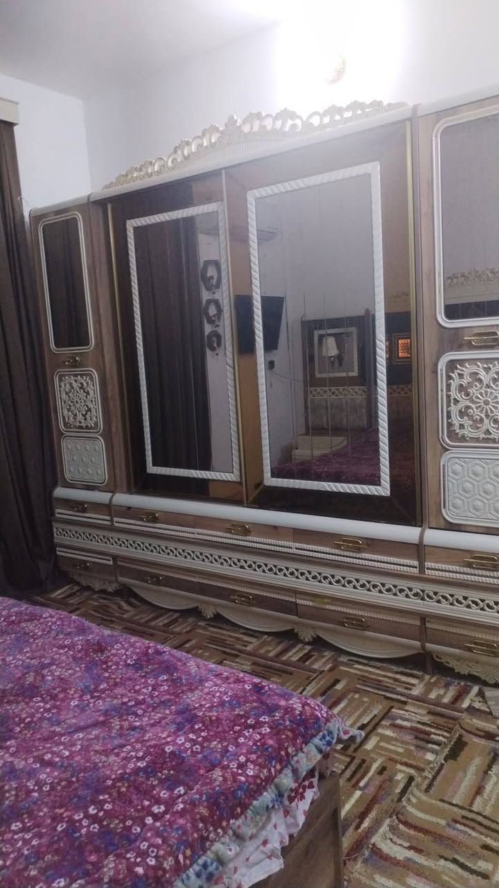 غرفه تركيه تسكام قويه ١١قطعه حتى ميز بلازمه وياها مع دوشك سبرنك طبي ضغط عالي جديد سعر مليون ونصف بيها مجال مكاني صويره يوجد نقل بااجره ***********
