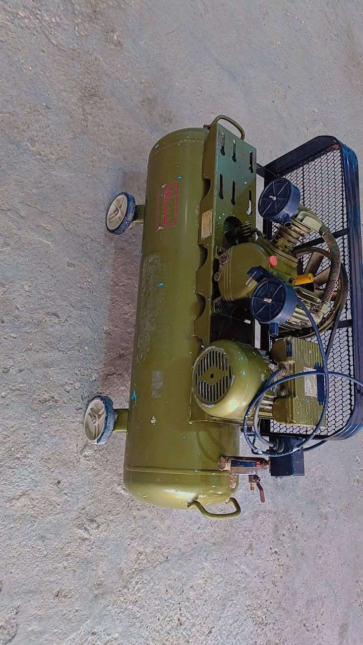 السلام عليكم كمبريسر هوى ملف نحاس اصلي حجم 100 اخو الجديد مامفتوح بي برغي 
مكانة ناصرية مركز السعر ٢٢٥ نهاية


**إذا كنت صاحب هذا الإعلان وتريد حذفه لأي سبب، رجاءا أرسل رسالة إلى الدعم الفني**