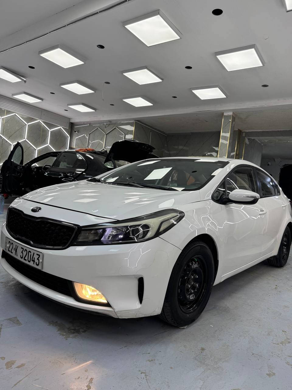 السلام عليكم كيا سيراتو 2017 خليجي مكفولة
من الصبغ والتبديل بيها فقط بارد
كير محرك تبريد حدادية كفالة
تخم تاير قبل يومين شادة
السيارة جاهزة ومابيها كل نقص
رقم اربيل الجديد تحويل وكالة مضمون
مكاني بغداد الحرية ***********
