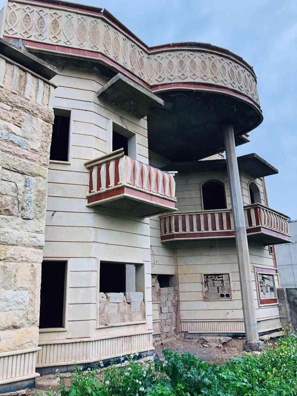 بيت للبيع 
٣٥٢ متر  طابقين واجه حلان مع ارقى شغل 

   الحويجه _ حي القاده
للتواصل ع رقم 
*********** كركوك, العراق
