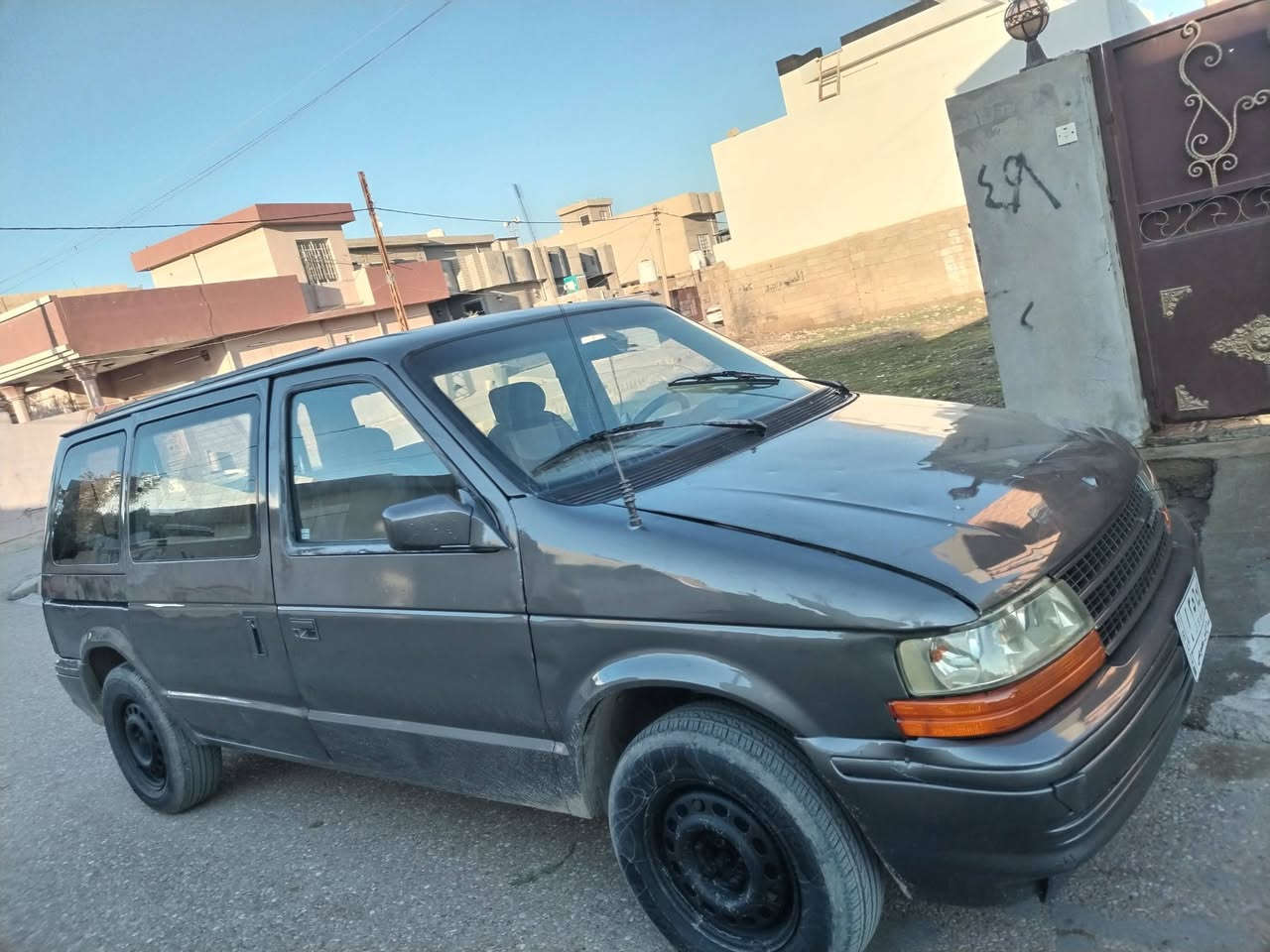 سلام عليكم سياره دوج كلايزر 7 راكب رقم صلاح الدين سنويه جديد لحد 2028 مشروع وطني تحويل موباشر كير محرك صدر اكسل تايرات كوله ابشرط سياره جاهز من كول نواحي بدون ضرر بدون خياص سعره 32 شراي خابر *********** مكان كركوك داقوق
