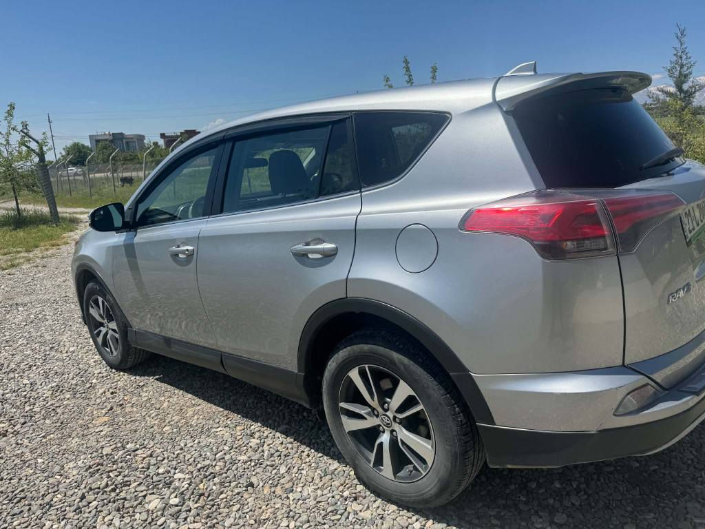 Rav 4 2018 xle
نیو چاملغی سەیاق بۆیاغە بەبێ ناو
وێنەی حادیسەکە دانراوە
ئێرباگی تەقیوە
سەنەوی بەناوی خۆمانە تا 2028
ئۆیل پەمپی مەکینەی گۆڕاوە
یەک مەسرەفی نیە سەیارەکە
نرخ : 178 معامەلە
شوێن : قەڵادزێ
*********** بشدار, السليمانية
