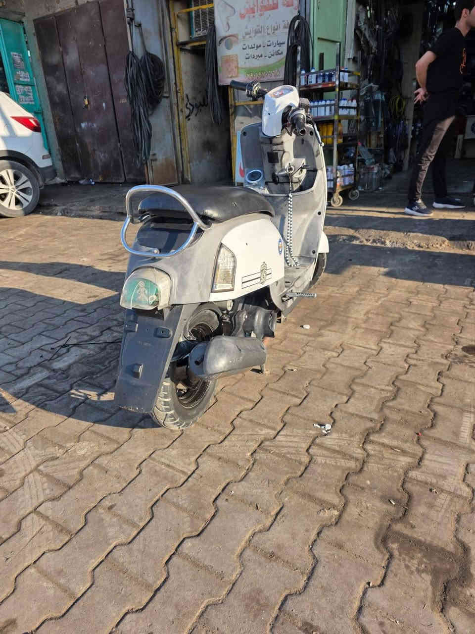 سلام عليكم بوليس لبيع
دراجه جديده كلش  نقص برغي ما بيه مال رمبه منفيس بيه مكينه بلاديه ما مفتوحه كهربايت سلف كله شغال 
مكينته ملحه تخبل 585 وبيه مجال بسيط مدينت الصدر 
***********
