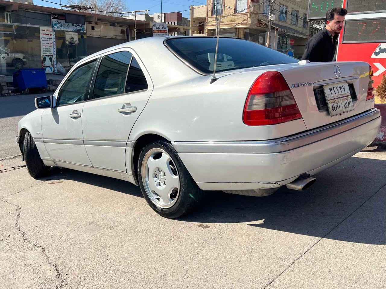 ماسليس بيبي شه به ح 
مؤديل ١٩٩٤ 
فوف ماسه فات جوار جام كاره بايي سلايت ABS 
ته بريد سادو گه رم هه مووي به شه رت 
به س گير عادي هيج ليداني نيه هيج سبغي نيه هه موو شتيكي به شه رته كاره بايت هه موو شتيكي ئيش ده كات 
ره قه م مؤبايل (***********) أربيل, العراق
