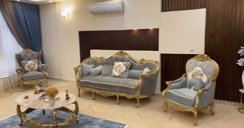 #للبيع بيت حديث vip في #الامين مدخل الجمهورية !

✨بسعر مناسب جدا ✨

🏡 تفاصيل العقار:
 المساحة: 245م
 الواجهة: 7م
النزال: 35م

الطابق الأول: صالة الضيوف، صاله داخلية , مطبخ ، غرفة نوم، وحمام ملحق.

الطابق الثاني: ٣ غرف نوم بالاضافة الى حمام.

📍 موقع مثالي:
يقع المنزل في الامين الثانية قرب مدخل الجمهورية 
 
للاستفسار خاص او الاتصال ع الرقم 

+964 771 415 7046


**إذا كنت صاحب هذا الإعلان وتريد حذفه لأي سبب، رجاءا أرسل رسالة إلى الدعم الفني**