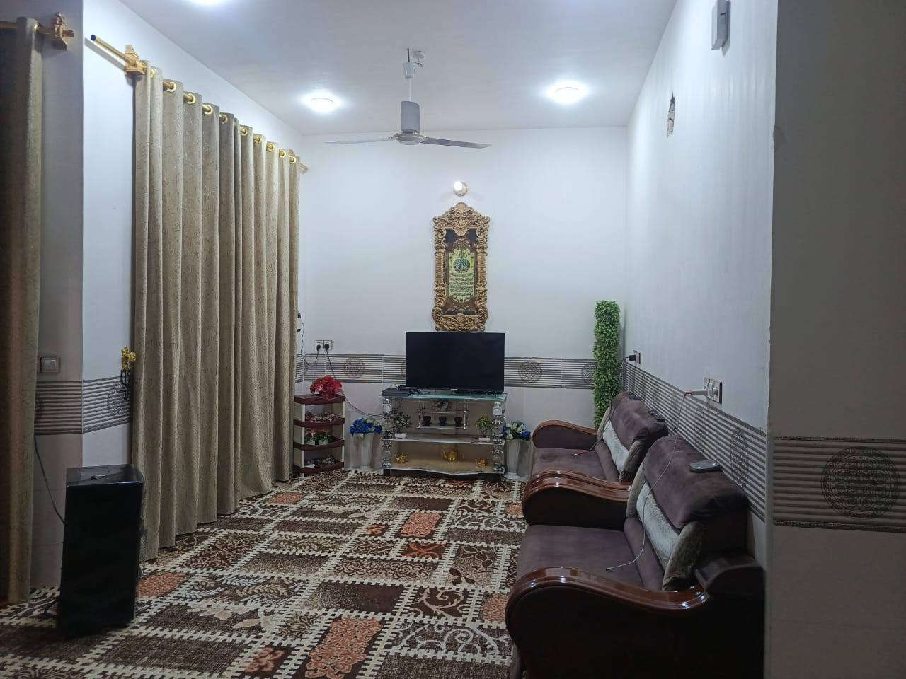 السلام عليكم دار 🏠للبيع البناء حديث 2025 
البناء طابوق السقوف صب الارضيه كرانيت 
البيت متكامل من كلشي 
طابو زراعي سند 25  العنوان القاسم
حي موسى الكاظم ع( مجمع المصلاوي ) 
البيت على الشارع الرئيسي ركن المساحه 200 متر
الطابق الاول 
1 ستقبال  
2 مظبخ حار بارد
3 صاله
4 غرفة نوم 
5 غرفة نوم
6 ممرات عدد 2
7 مجمع حمامات داخليه 
8 مجمع حمامات خارجيه 
الطابق الثاني 
1 صالة 
2 غرفة نوم 
3 غرفة نوم 
4 مجمع حمامات
 للاستفسار اكثر رقم صاحب الدار
‏‭0783 821 1078
